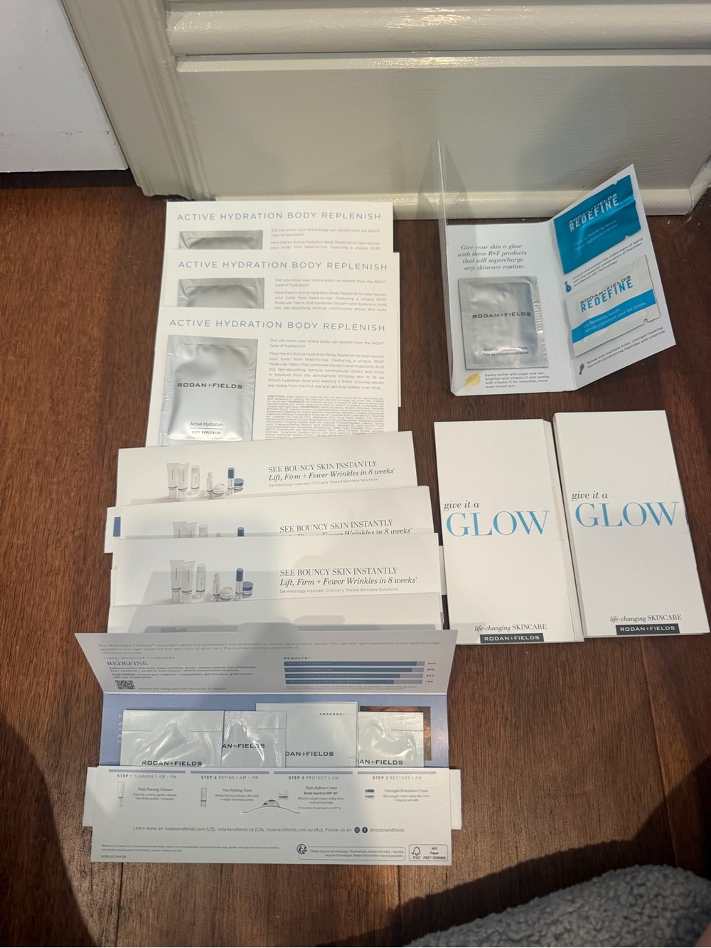 Rodan + Fields Sample Sachet Kit – White & Blue Accent